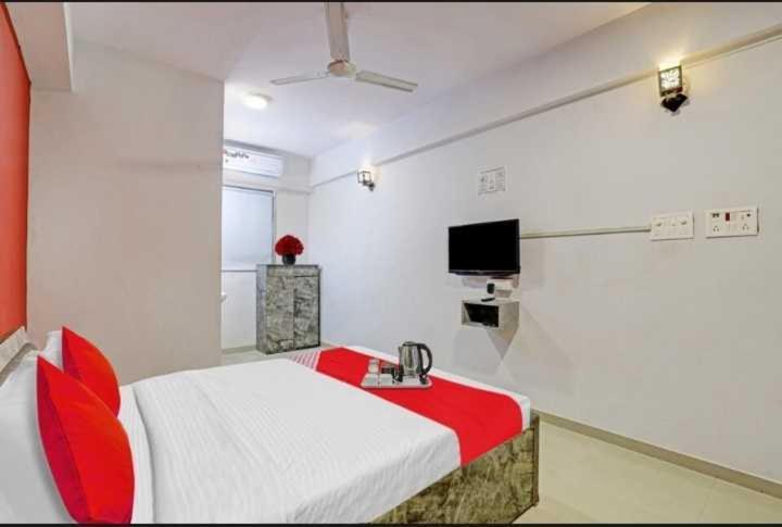 Oyo Hotel Apple Inn Surat Zewnętrze zdjęcie