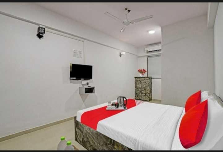 Oyo Hotel Apple Inn Surat Zewnętrze zdjęcie