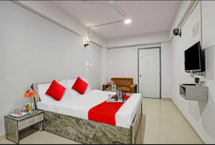 Oyo Hotel Apple Inn Surat Zewnętrze zdjęcie